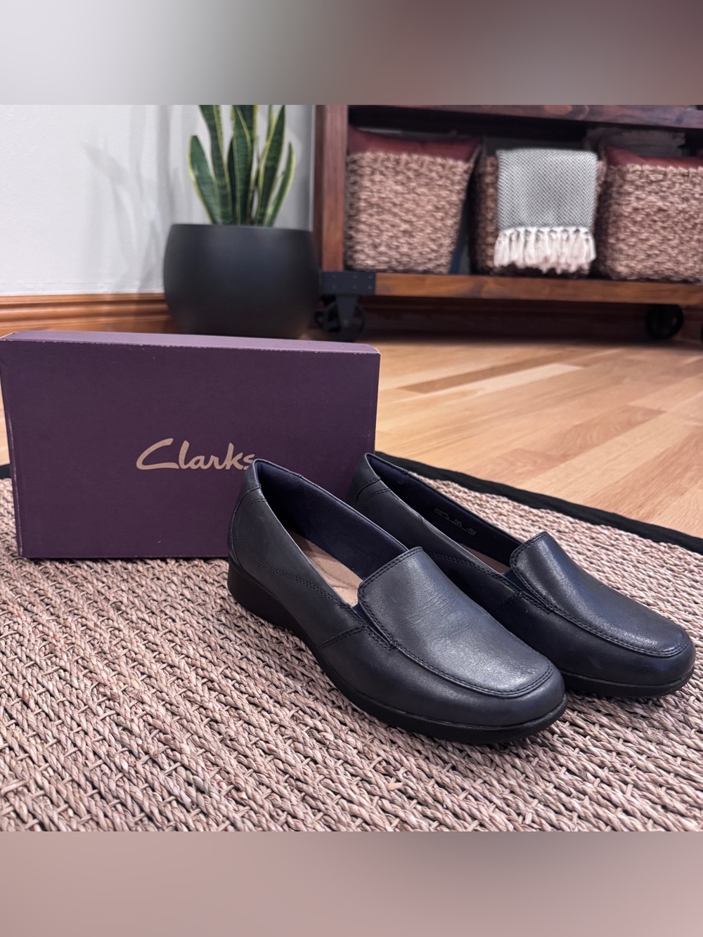 Clarks Navy Blue Leather Comfort Slip-On Loafers Flat Shoes Size 8.5M